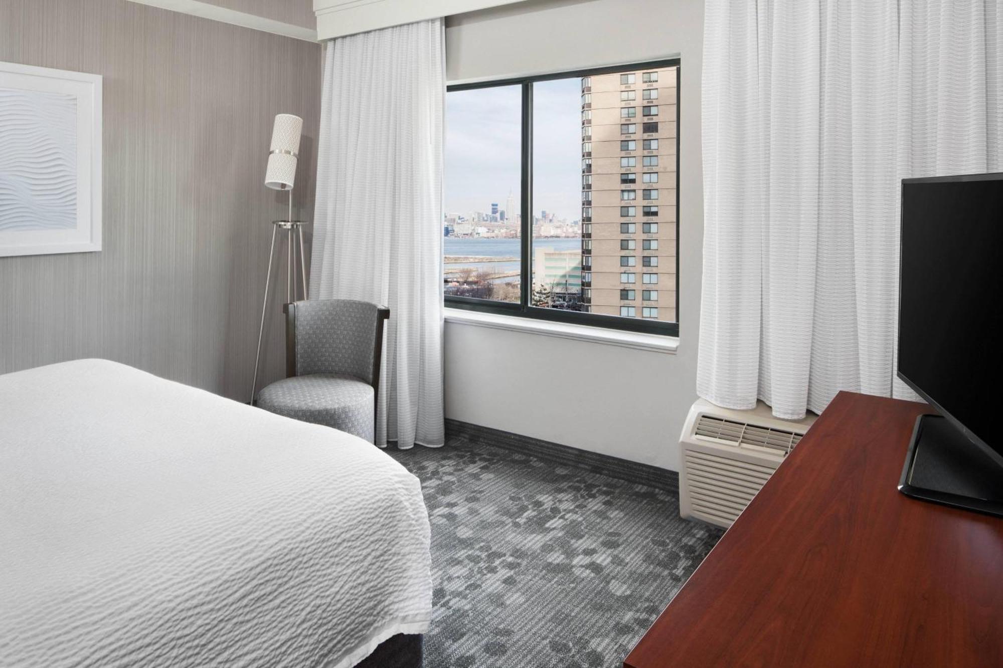 Courtyard By Marriott Jersey City Newport Exterior foto
