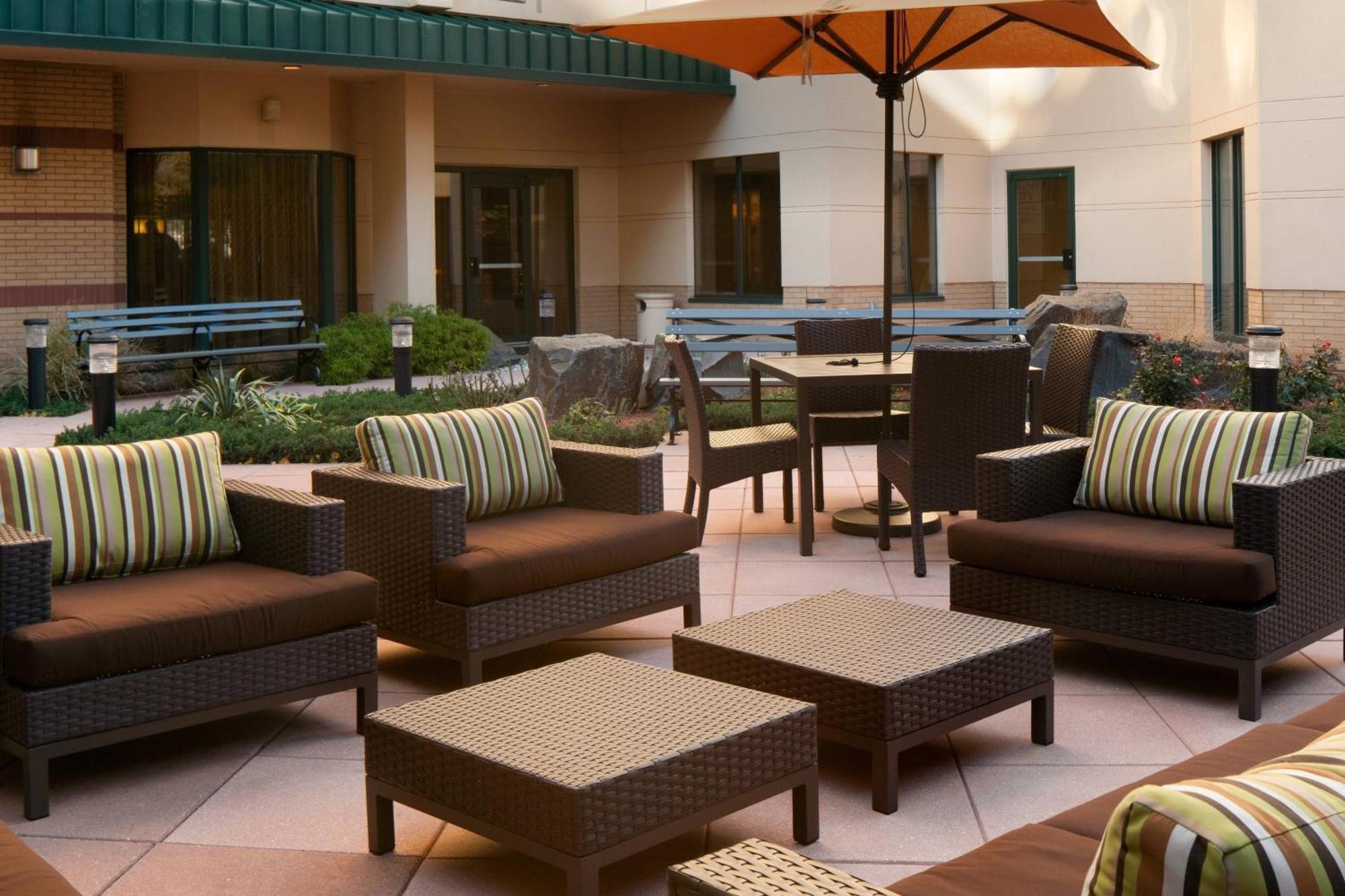 Courtyard By Marriott Jersey City Newport Exterior foto